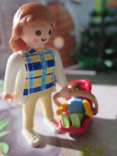 femme mère maman avec siège auto enfant bébé PLAYMOBIL spécial 4668 complet