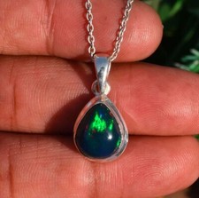 Pendentif opale noire