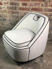 Fauteuil rétro vintage 80's en velours blanc gansé noir