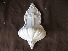 Ancien bénitier en porcelaine, Sobre, de couleur blanche, vers 1900 Limoges ?