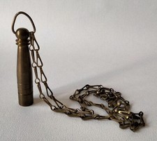 Quille avec Chaîne Militaire En Laiton Militaria
