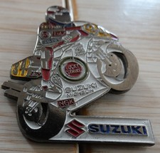 BEAU PIN'S MOTO 500 KEVIN SCHWANTZ SUZUKI LUCKY STRIKE MICHELIN