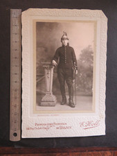 CABINET PHOTO HOLL à DIJON  jeune dragon avec casque et sabre  militaire soldat