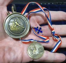 CURIEUX ENSEMBLE  poilu Art tranchée WW1 BRIQUET, méd SEINE OISE CROIX LOIRRAINE