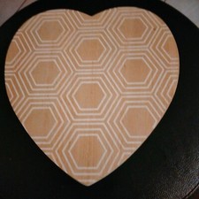 boîte coeur en bois de  19 cm occasion état impeccable