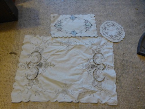 Lot napperons brodés deco - napperons,