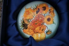 PGOG1 SULFURE PRESSE PAPIER  VAN GOGH LES TOURNESOLS 1888 PAPERWEIGHT MUSEE