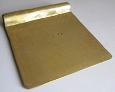 COUPE PATE DE BOULANGER. en laiton 19° siècle. avec marque.