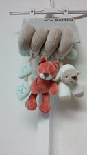 Spirale d activités Peluches poussette lit parc bébé Nattou