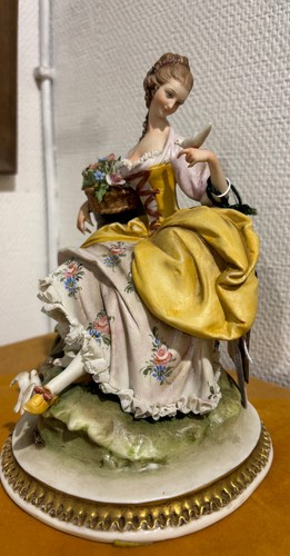 Statuette pocelaine de - statuette,