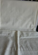 Parure brodée de lit bébé