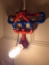 Lampe design Spiderman tuyau