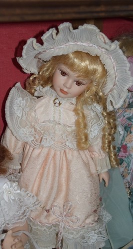 Poupée porcelaine robe rose - poupée,