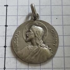 Médaille Pendentif Religieux JESUS CHRIST en Argent signée DESVERGNES G.D