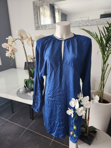 Une robe bleu taille marque - robe,