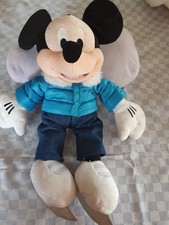 Peluche Mickey Disney Store ,patin a glace 45cm(coussin sous tête non a vendre)
