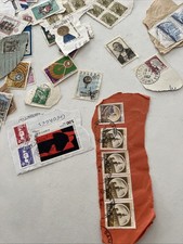 Carton Gros Lot De Timbres Du Monde Entier Allant Des années 1950 Au Années 1990