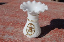  Ancien petit  vase blanc