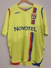 Maillot Third de l'Olympique Lyonnais saison 2008/2009 Autographes CRIS et...