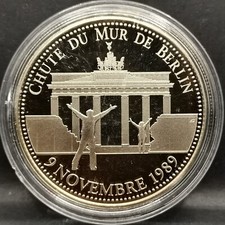 MEDAILLE 40mm CHUTE DU MUR DE BERLIN   SOUS CAPSULE
