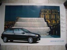 AFFICHE RENAULT :  RENAULT CLIO  . 99 X 62 CM  .  BON ÉTAT GÉNÉRAL .