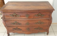 commode ancienne louis xv galbée ,3 tiroirs. Dimensions : 125/85/65