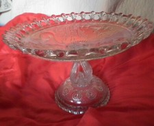 Coupe à fruits ou Compotier ancien sur pied en verre moulé AJOURE CYGNES