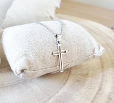 Collier pendentif croix acier