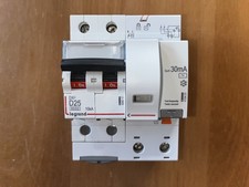 Disjoncteur 408017 - disjoncteur,