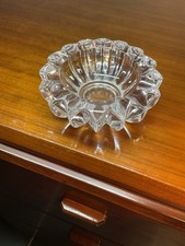 CENDRIER EN VERRE MOULÉ BLANC SIGNÉ Pierre d'AVESN - STYLE ART DÉCO