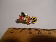 Pin's Esso Minnie tenue vintage (themes habit disney voiture essence)