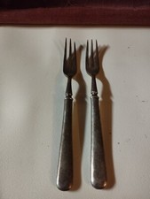 Deux fourchettes anciennes