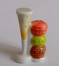 FEVE - FEVES  "UN AMOUR DE MACARON 2011" - COUPE DE CHAMPAGNE ET TROIS  MACARONS