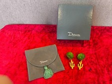 PAIRE DE BOUCLES D OREILLES CACTUS PATE DE VERRE DE DAUM PAR  HILTON MC CONNICO