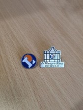 (A1) 2 Pin's Le Manège A Bijoux Cognac LECLERC 