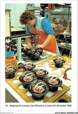 AJJP4-0373 - METIER - REGLEUSE DE COMPAS CHEZ PLASTIMO - LORIENT