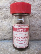 Mini bouteille,mignonnette ancienne:cerises à l'eau de vie Cherry Rocher