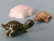 LOT  TROIS Fèves diverses