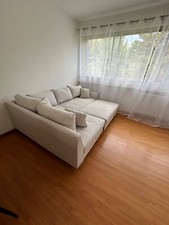 canapé d'angle 4 places avec un pouf pour former un lit d'appoint 