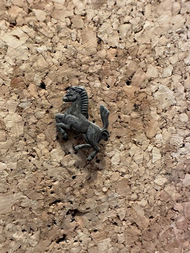 Pin logo cheval ferrari - pin’s,