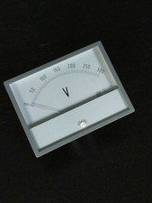 Galvanomètre 0-300 V analogique Nos CASSINELLI  105X78 CL4/83