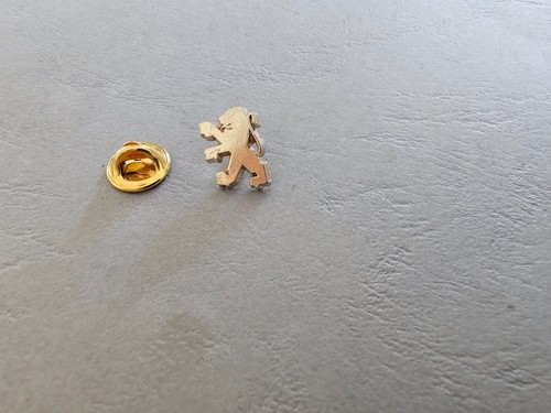 Pin auto car voiture - pin's,