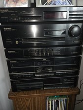 Une chaine hifi - une,