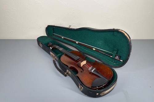 Violin labeled antonius - violin,