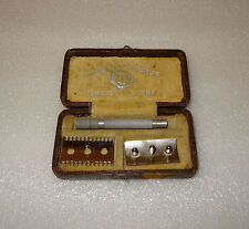 RASOIR MECANIQUE DANS SONT