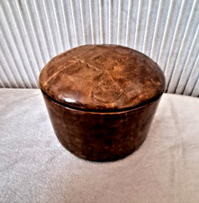 TRES JOLIE BOITE A BIJOUX OU AUTRES EN CUIR  MARRON FACONNAGE TOUAREG