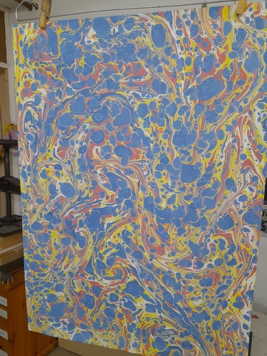 Papier marbré cuve - à,