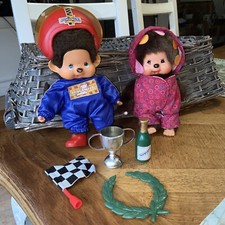 Lot 2 Kiki 18 cm yeux bleus Ajena Monchhichi Sekiguchi Pilote Formule 1 Accessoi