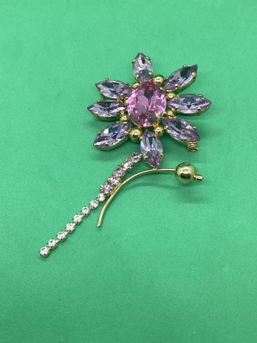 Très belle broche signé