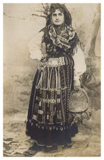 Portugal, Femme en costume